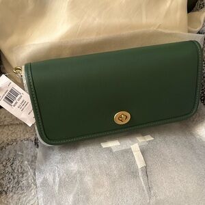 NWT Coach Dinky Hunter Green